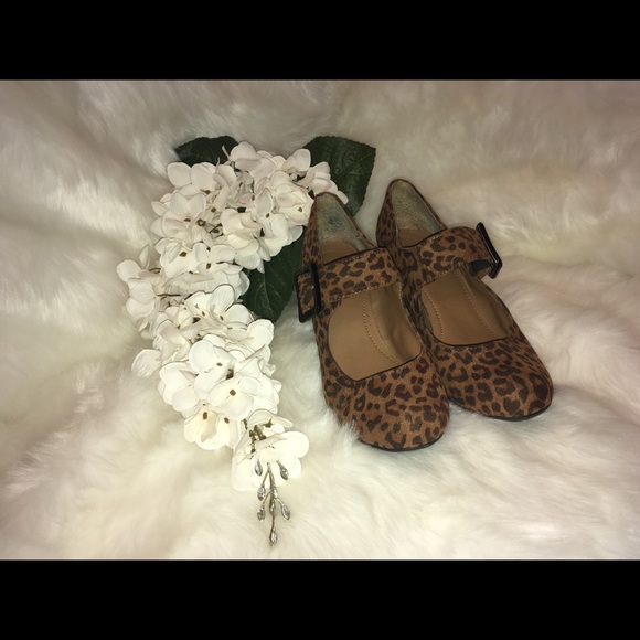 Leopard print pumps with buckle - Picture 3 of 5